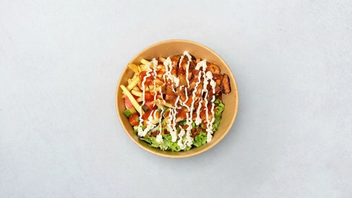 Salata piletina grill i pommes frites